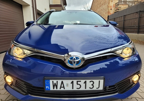 Toyota Auris cena 74999 przebieg: 61230, rok produkcji 2017 z Warszawa małe 301